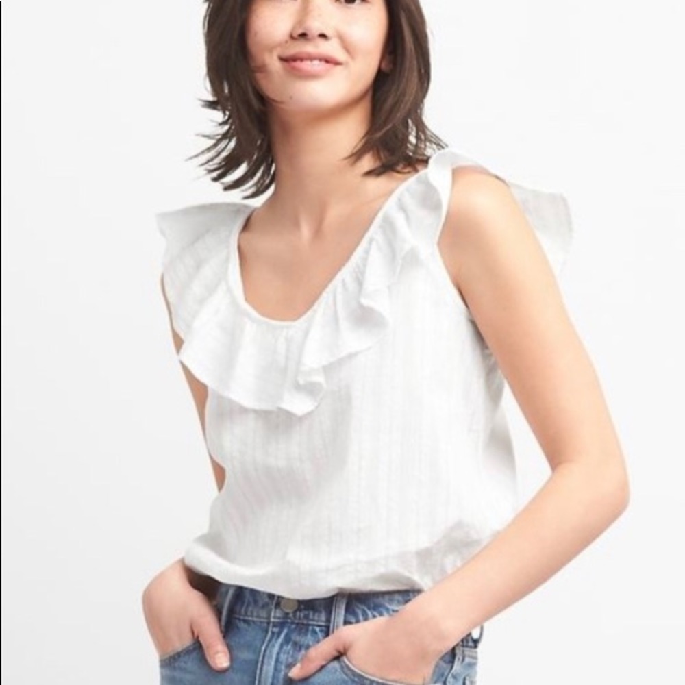 GAP | Scoop Neckline Ruffled Tank - Picture 2 of 4